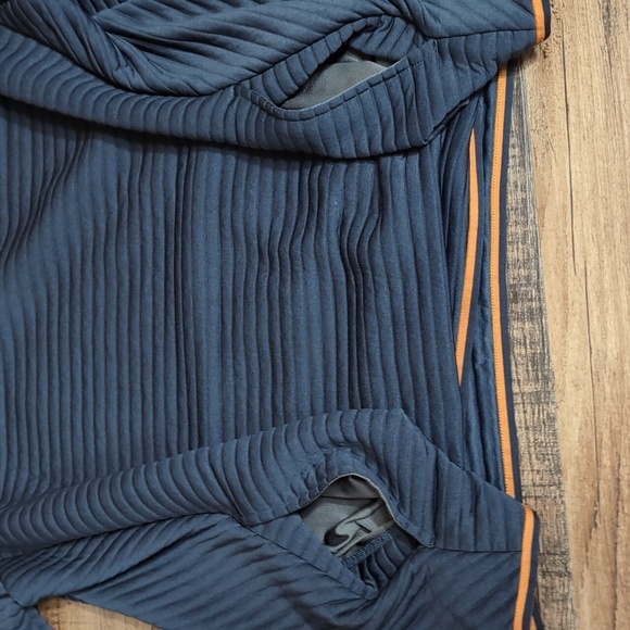 L.L. Bean Airlight Knit Crew Pullover Size XL In Dark Navy Blue Kangaroo Pocket - Picture 5 of 8